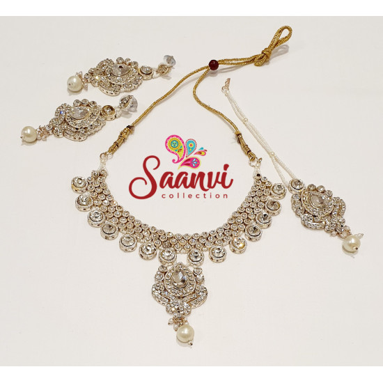 Glitzy Stonework And Pearl Set